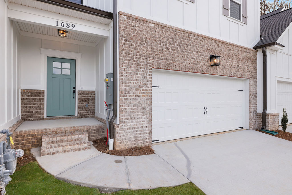 3 bedrooms, 2.5 bathrooms in this new townhome in Nestledown by Pratt Home Builders