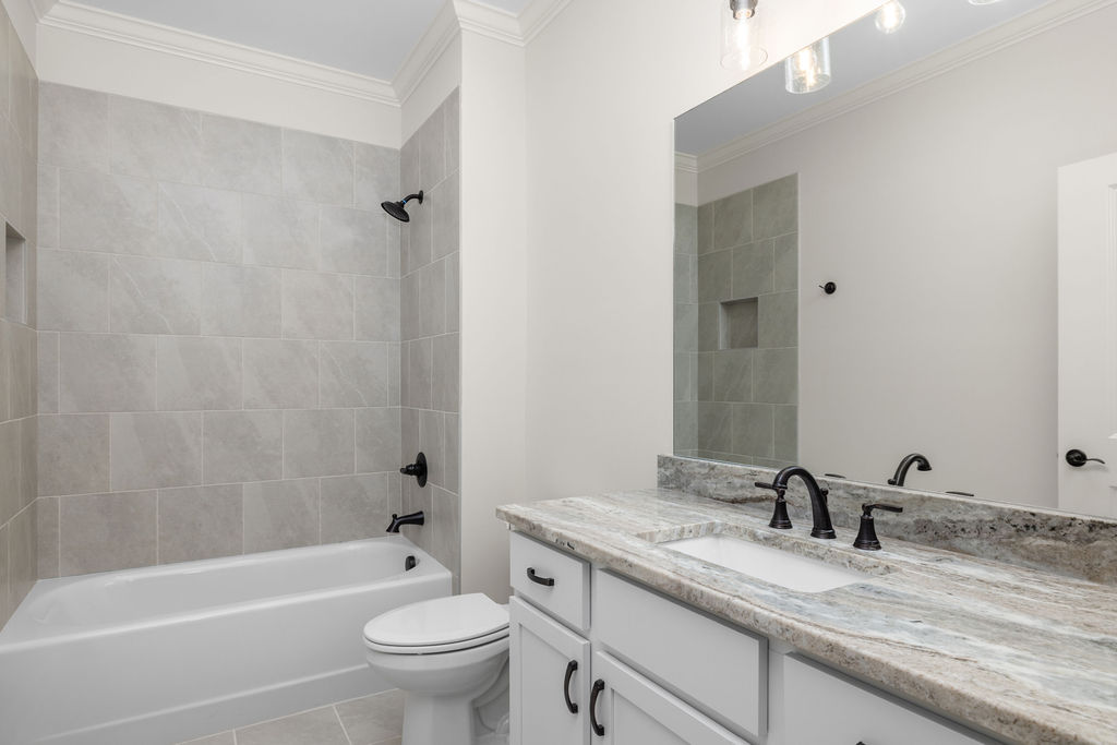 Full guest or child's bathroom in new construction by Pratt Home Builders