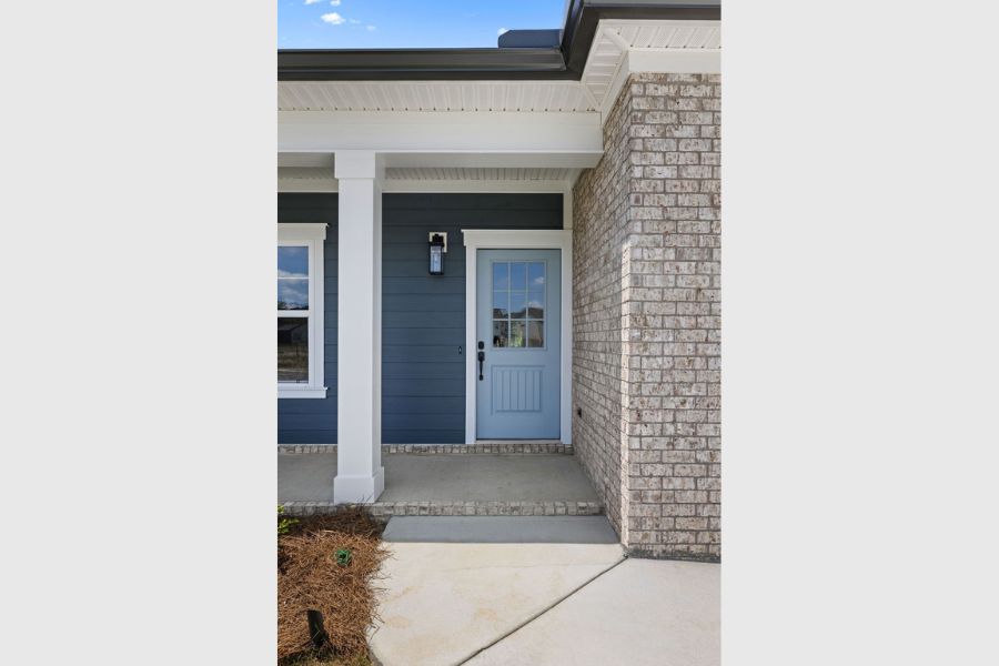 Single family home new construction quick move-in Pratt home