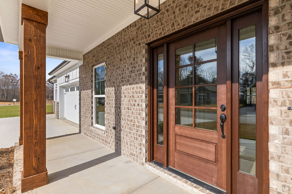 Exterior entry to new construction Pratt home Chattanooga