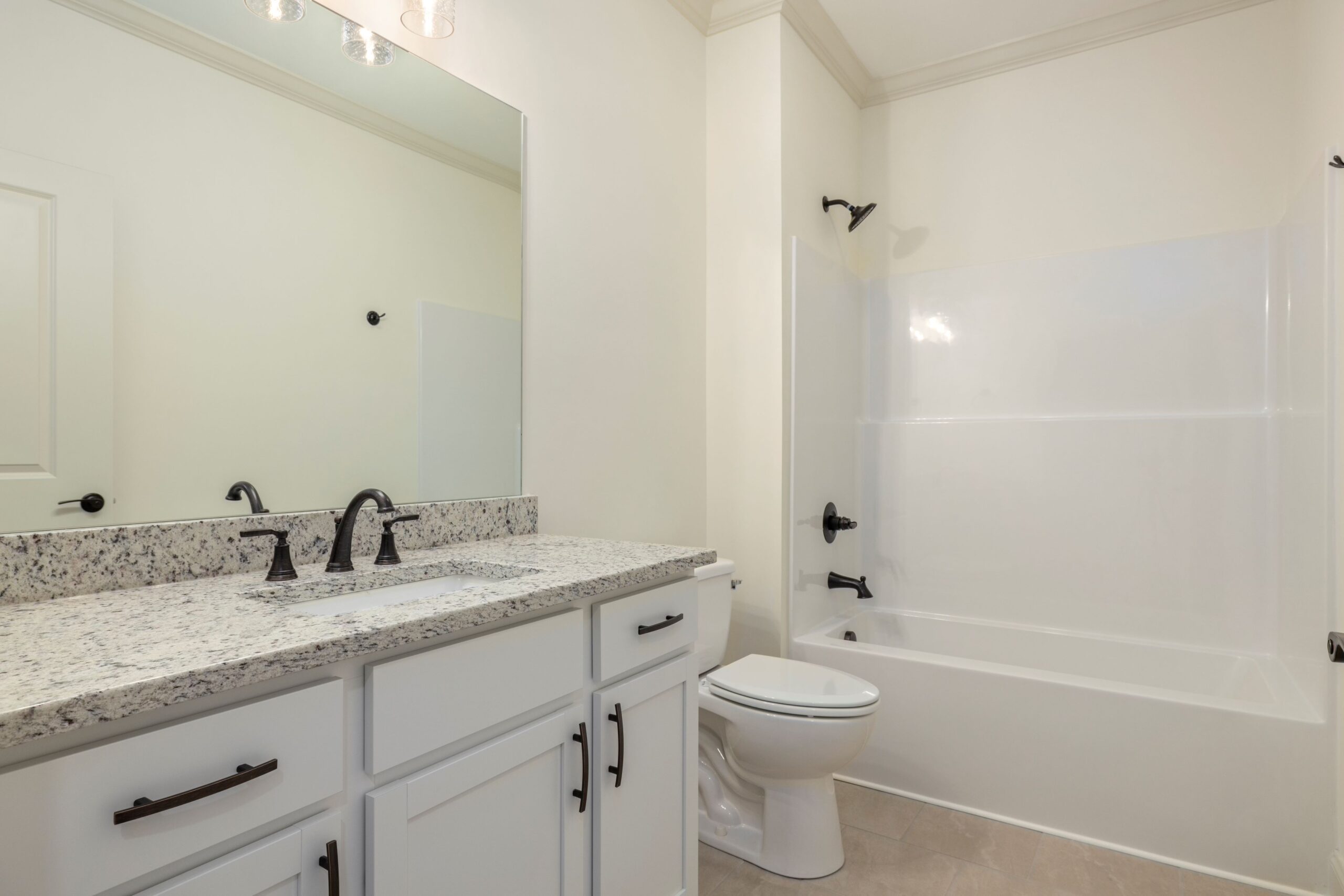 Full guest or child's bathroom in this East Brainerd New Construction Pratt Home