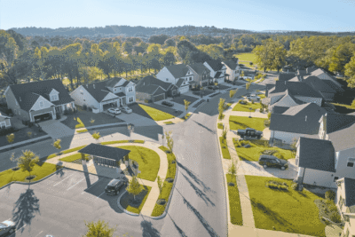 Streetscape of a Pratt Home Builders new home community near Chattanooga, TN with sidewalks and landscaped yards