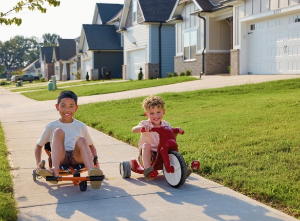 Kids riding bikes in Pratt Home Builders Community