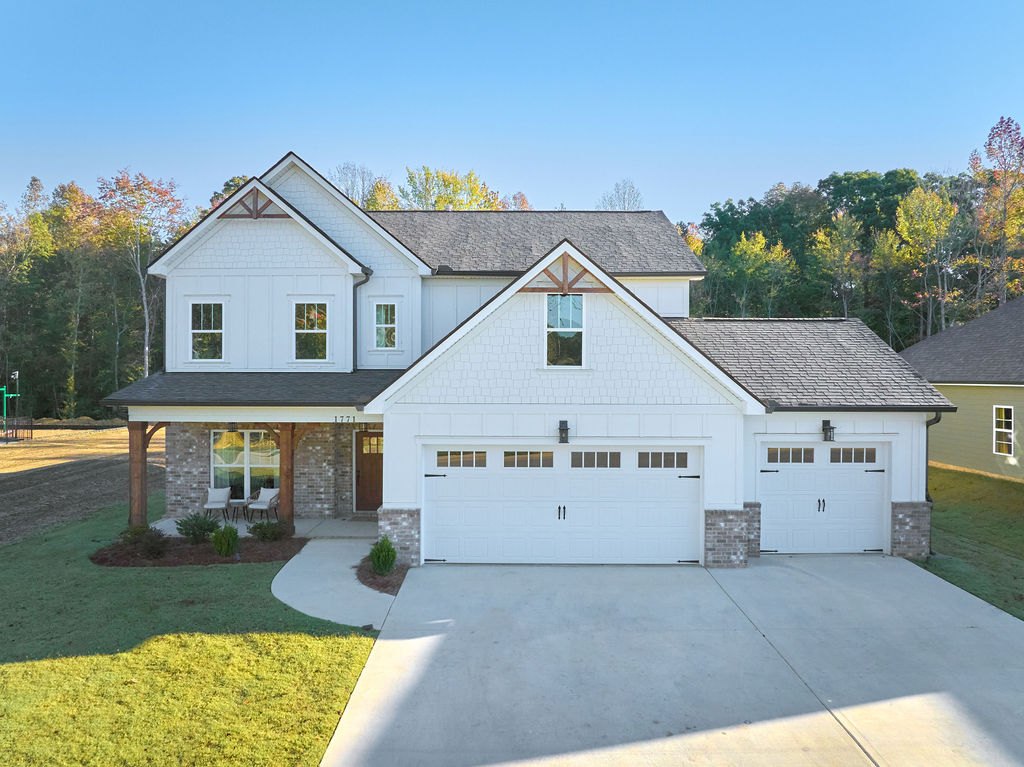 Front exterior of a new Pratt home at The Inlet community in Chattanooga